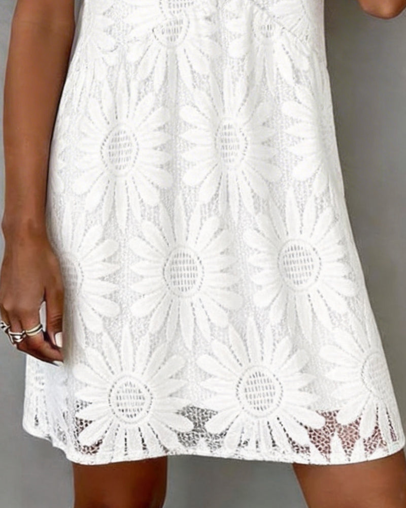 Robe Marguerite Dentelle Col V Manche Courte